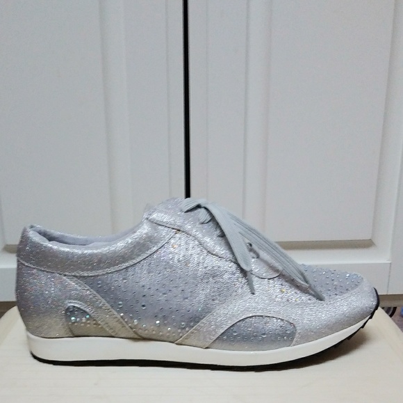 New WOMEN'S RHINESTONE STUDDED FASHION SNEAKER - Picture 2 of 8